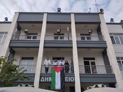 Η Παλαιστινιακή σημαία υψώθηκε στο Δημαρχείο Τυρνάβου